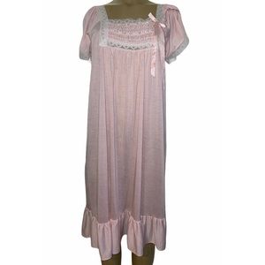 80’s Dreamy Details Nightgown Smocked Lace Ribbon
